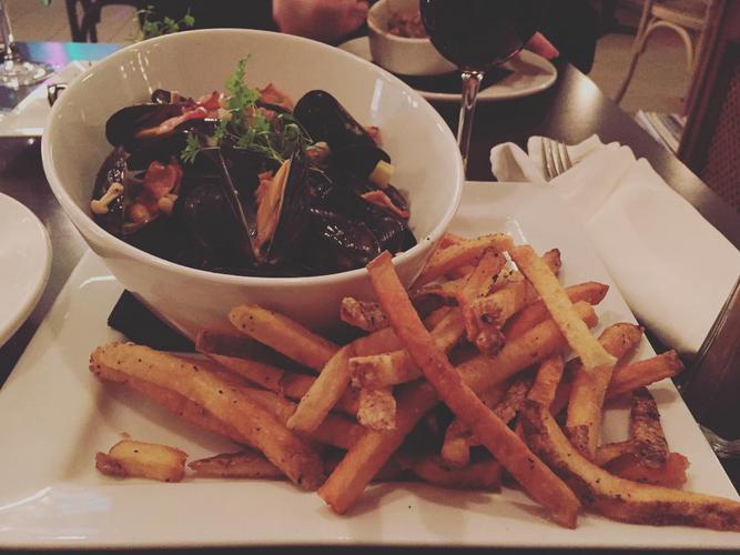 Everything’s okay. 🍷 • • • #foodie #food #yeg #yummy
