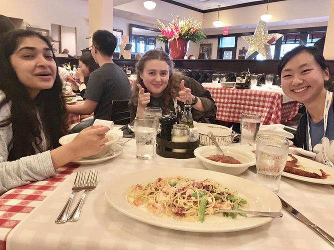 Wrapping up #ghc19 with some of my new twitterfellow buds and munching on spaghetti 🍝 🐦